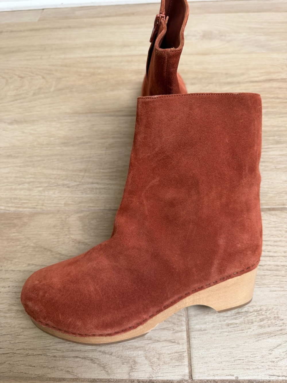Doen Whitby Suede Platform Ankle Boot in Rust